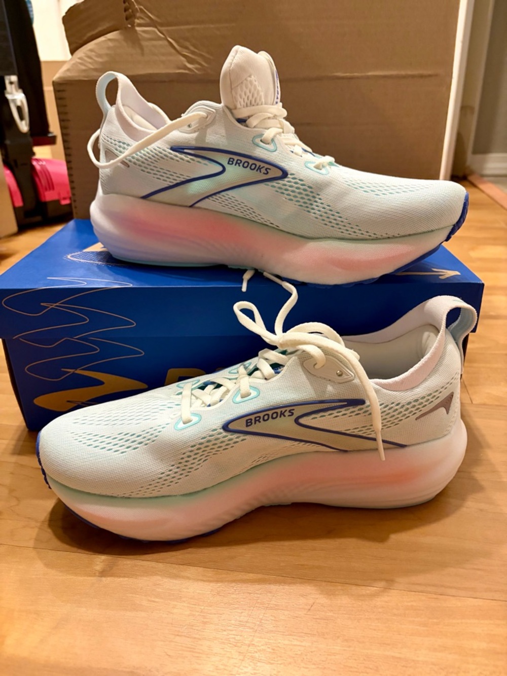 2026 Brooks Glycerin 22 Sneakers in White, Limpet Shell, Amparo 10.5